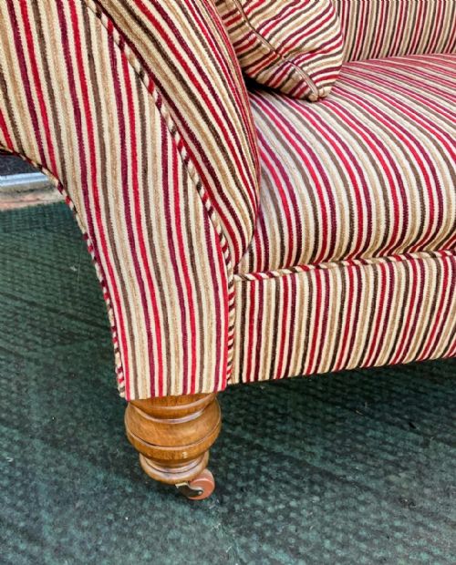 VICTORIAN WALNUT CHESTERFIELD SOFA - ADDITIONAL PHOTO 1