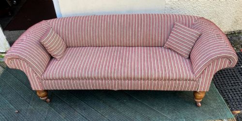 VICTORIAN WALNUT CHESTERFIELD SOFA - ADDITIONAL PHOTO 2