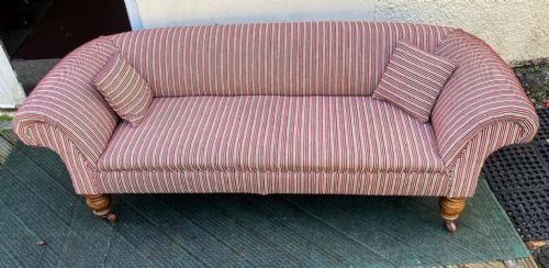 VICTORIAN WALNUT CHESTERFIELD SOFA - ADDITIONAL PHOTO 4