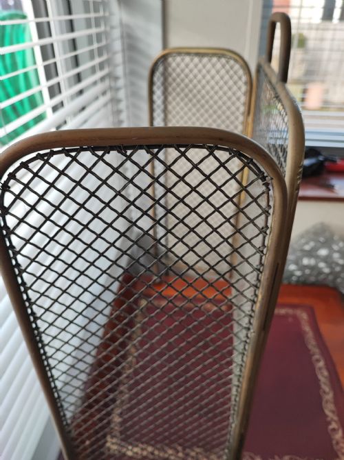 VICTORIAN BRASS SPARK GUARD FIRE SCREEN - ADDITIONAL PHOTO 3