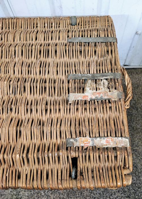 ANTIQUE WILLOW LOG OR LAUNDRY BASKETOF A LARGE SIZE - ADDITIONAL PHOTO 9