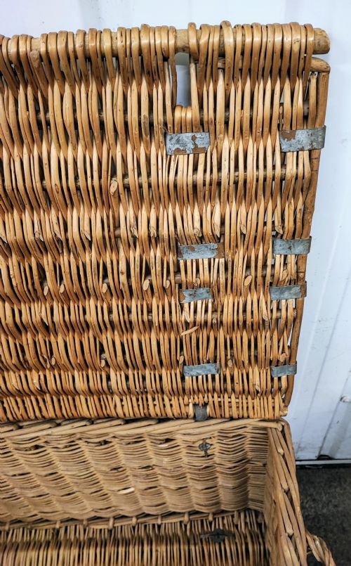 ANTIQUE WILLOW LOG OR LAUNDRY BASKETOF A LARGE SIZE - ADDITIONAL PHOTO 12