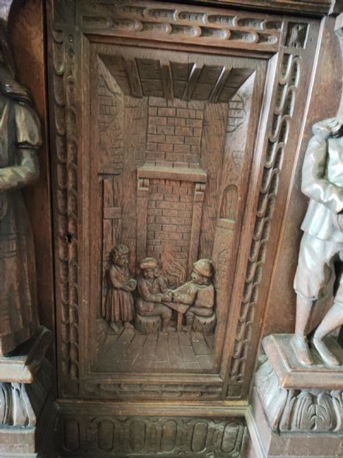 FABULOUS CARVED OAK SIDEBOARD OF LARGE SIZE - ADDITIONAL PHOTO 13