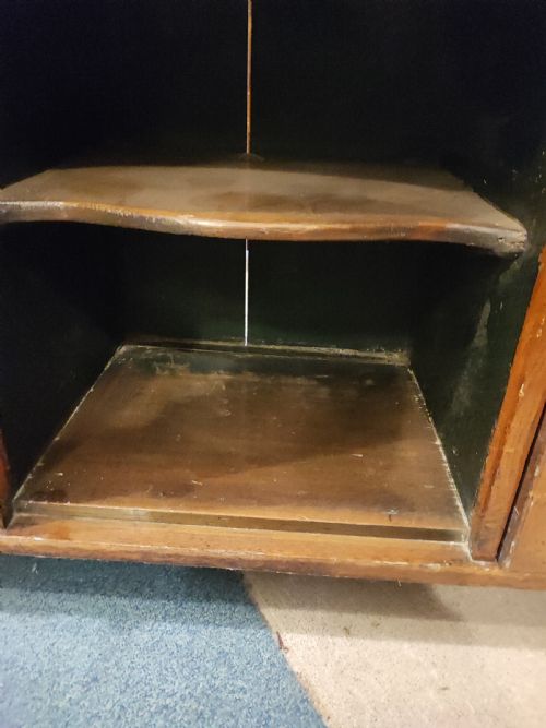 A CHARMING REGENCY WELSH OAK DOG KENNEL DRESSER - ADDITIONAL PHOTO 7