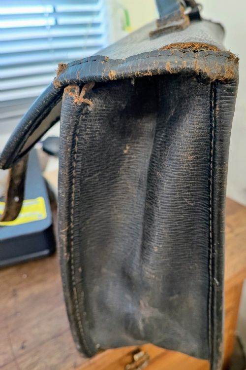 A RARE HOUSES OF PARLIAMENT BLACK LEATHER SATCHEL OR DISPATCH CASE - ADDITIONAL PHOTO 5