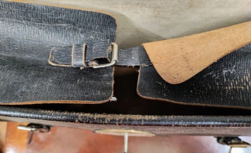 A RARE HOUSES OF PARLIAMENT BLACK LEATHER SATCHEL OR DISPATCH CASE - ADDITIONAL PHOTO 8