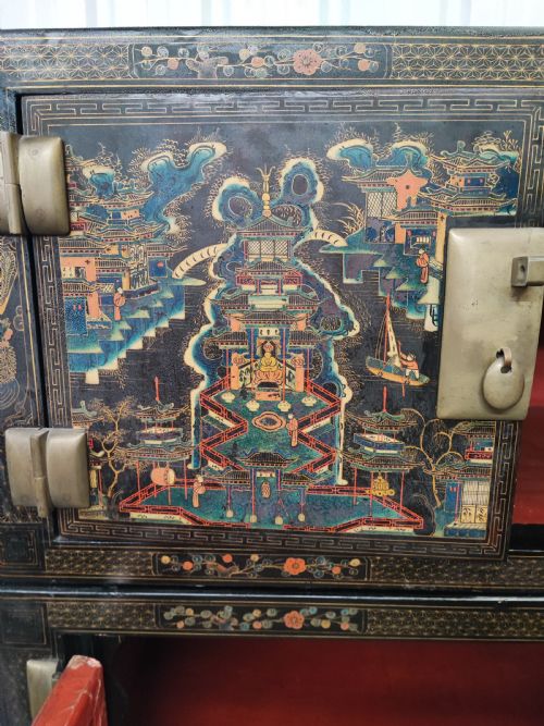 A FINE ANTIQUE CHINESE LACQUERED 6 DOOR ROBE CABINET - ADDITIONAL PHOTO 2