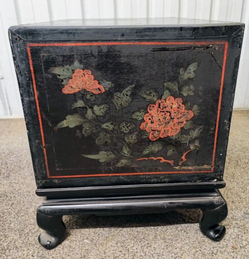 A FINE ANTIQUE CHINESE LACQUERED 6 DOOR ROBE CABINET - ADDITIONAL PHOTO 8