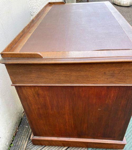 VICTORIAN MAHOGANY DESK - ADDITIONAL PHOTO 1