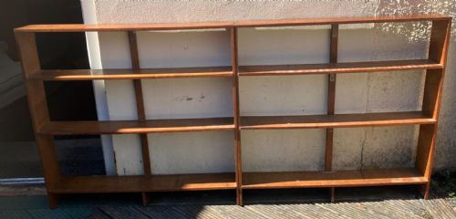 A PAIR OF ANTIQUE GOLDEN OAK OPEN BOOKCASES - ADDITIONAL PHOTO 2