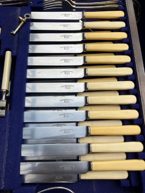 QUALITY CANTEEN OF CUTLERY WITH COMPLETE 12 PIECE SETTINGS - ADDITIONAL PHOTO 12