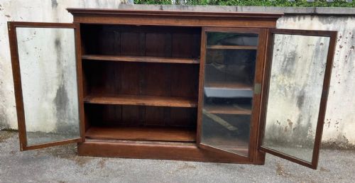 A QUALITY ANTIQUE OAK LOW GLAZED 3 DOOR BOOKCASE - ADDITIONAL PHOTO 4