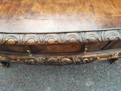 A SUPERB QUEEN ANNE STYLE WALNUT MARQUETRY CARVED AND GILDED HALL TABLE OR SIDE TABLE - ADDITIONAL PHOTO 3