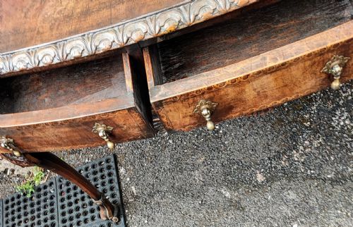 A SUPERB QUEEN ANNE STYLE WALNUT MARQUETRY CARVED AND GILDED HALL TABLE OR SIDE TABLE - ADDITIONAL PHOTO 4