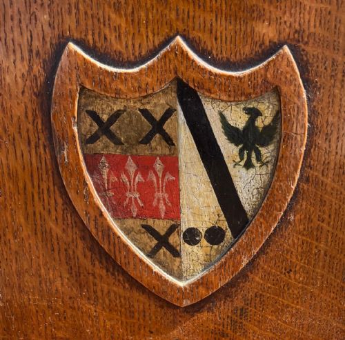 A PAIR OF REGENCY HALL CHAIRS IN OAK WITH HERALDIC PAINTED CRESTS - ADDITIONAL PHOTO 4