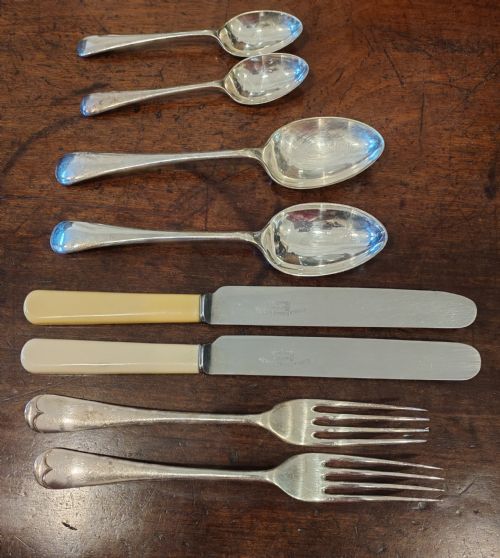 QUALITY CANTEEN OF CUTLERY WITH COMPLETE 12 PIECE SETTINGS - ADDITIONAL PHOTO 1