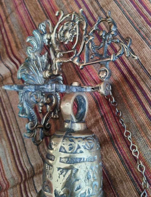 AN UNUSUAL ANTIQUE CAST BRASS DOOR BELL - ADDITIONAL PHOTO 3