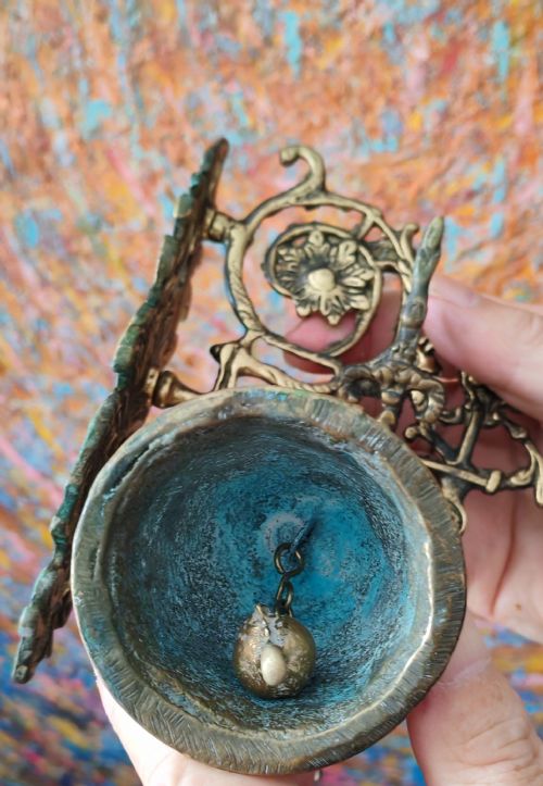AN UNUSUAL ANTIQUE CAST BRASS DOOR BELL - ADDITIONAL PHOTO 7