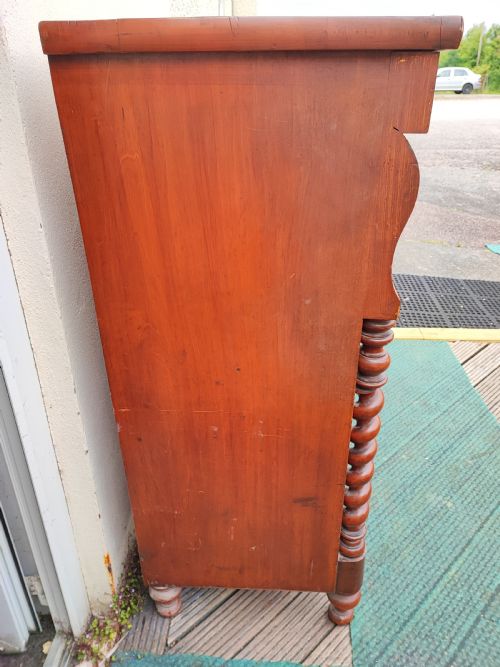 A LARGE MAHOGANY SCOTTISH CHEST OF DRAWERS - ADDITIONAL PHOTO 1