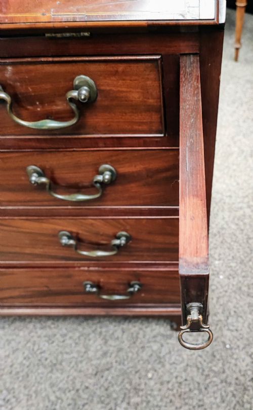 A QUALITY GEORGIAN MAHOGANY BUREAU - ADDITIONAL PHOTO 12