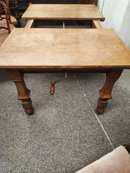ANTIQUE GOLDEN OAK 2 LEAF EXTENDING DINING TABLE - ADDITIONAL PHOTO 3