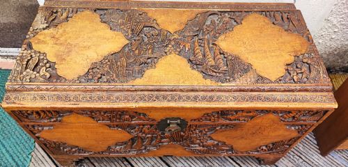 STRIKING ANTIQUE CARVED TEAK AND CAMPHOR TRUNK - ADDITIONAL PHOTO 3