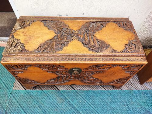 STRIKING ANTIQUE CARVED TEAK AND CAMPHOR TRUNK - ADDITIONAL PHOTO 7