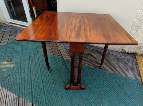 a fine mahogany sutherland table - CATEGORY: ANTIQUE TABLES - DATED 19TH CENTURY