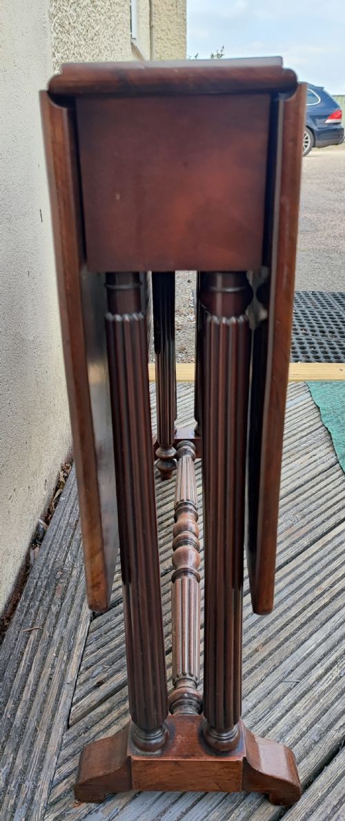 A FINE MAHOGANY SUTHERLAND TABLE - ADDITIONAL PHOTO 1