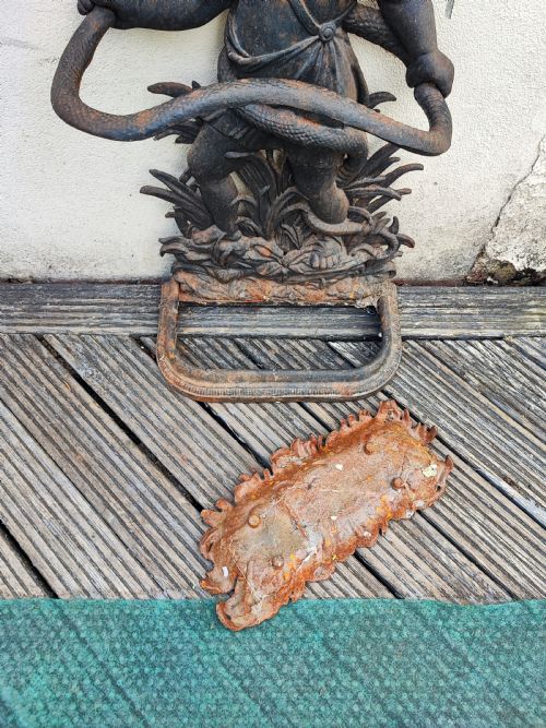 FINE VICTORIAN CAST IRON STICK OR UMBRELLA STAND - ADDITIONAL PHOTO 4
