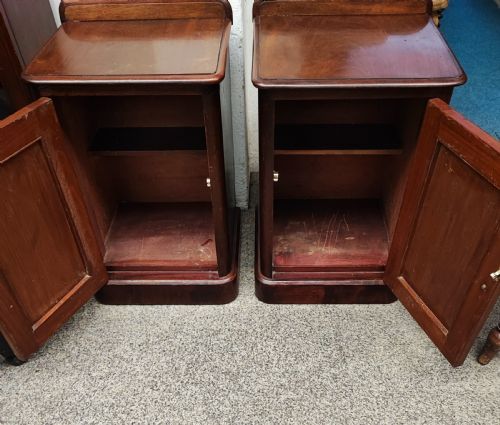 PAIR OF VICTORIAN MAHOGANY BEDSIDE CABINETS - ADDITIONAL PHOTO 4