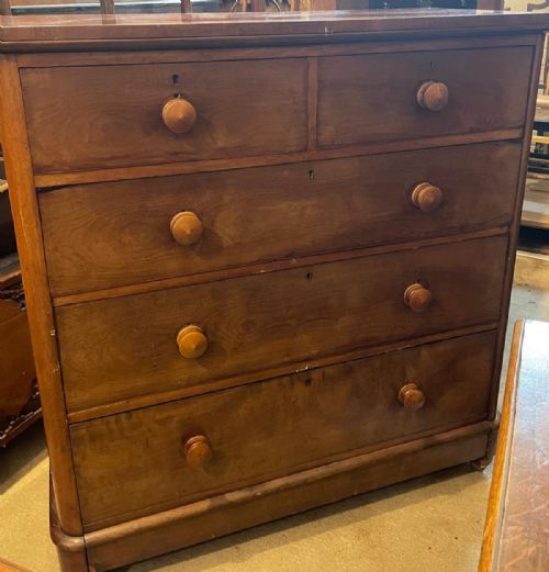 A VICTORIAN FIGURED MAHOGANY CHEST OF DRAWERS - ADDITIONAL PHOTO 1