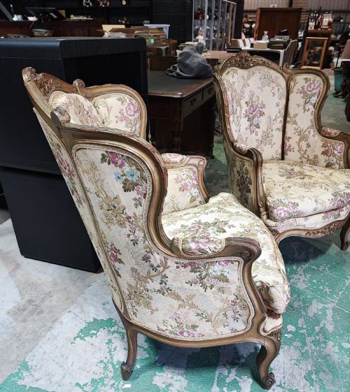 SUPERB PAIR OF CARVED GILTWOOD FRENCH ARMCHAIRS - ADDITIONAL PHOTO 1