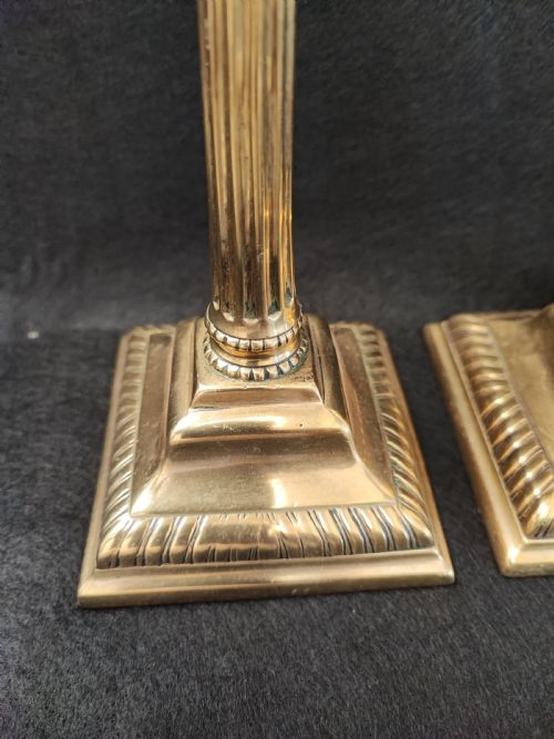 A GOOD PAIR OF GEORGIAN BRASS CANDLE STICKS - ADDITIONAL PHOTO 5