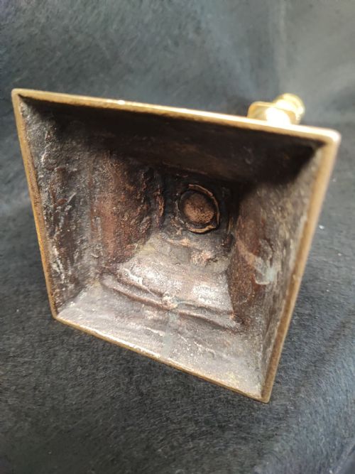 A GOOD PAIR OF GEORGIAN BRASS CANDLE STICKS - ADDITIONAL PHOTO 7