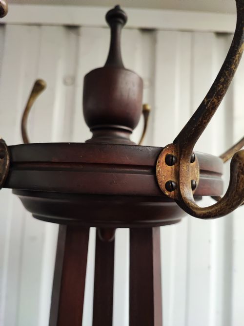 19C ART'S AND CRAFTS COAT STAND IN MAHOGANY - ADDITIONAL PHOTO 1