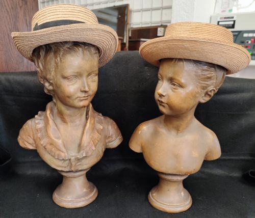 A FINE PAIR OF FRENCH TERRACOTTA BUSTS - ADDITIONAL PHOTO 3
