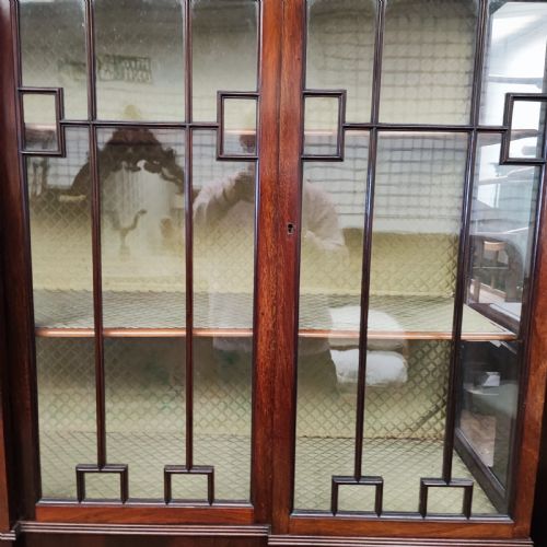 ANTIQUE MAHOGANY DISPLAY CABINET - ADDITIONAL PHOTO 10
