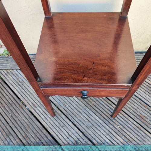 GEORGIAN MAHOGANY BEDSIDE TABLE OR LAMP TABLE - ADDITIONAL PHOTO 1