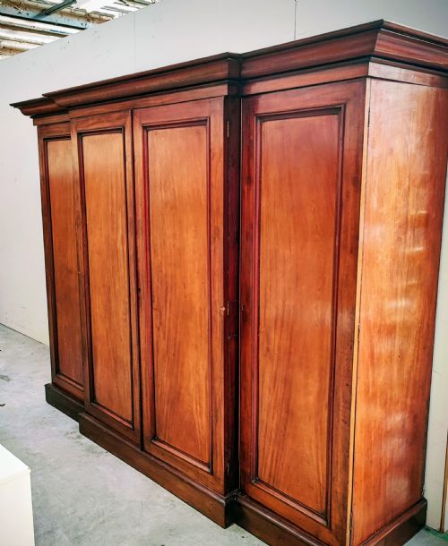 SUPERB REGENCY MAHOGANY FOUR DOOR BREAKFRONT WARDROBE - ADDITIONAL PHOTO 1
