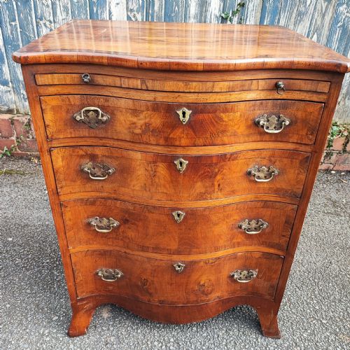 a quality serpentine walnut chest of drawers - CATEGORY: ANTIQUE CHEST OF DRAWERS - DATED 1900