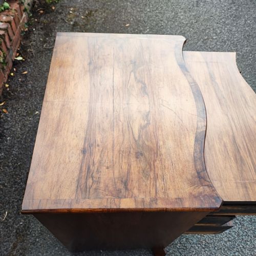 A QUALITY SERPENTINE WALNUT CHEST OF DRAWERS - ADDITIONAL PHOTO 4