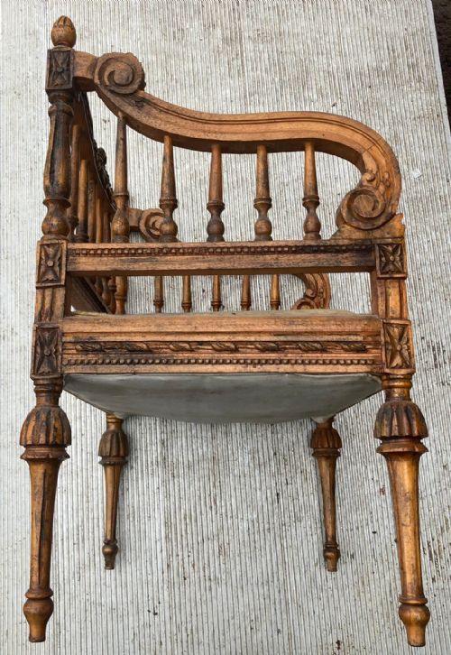 ANTIQUE SMALL FRENCH SOFA IN LIGHT OAK - ADDITIONAL PHOTO 3