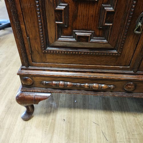 A FINE ANTIQUE OAK SIDEBOARD - ADDITIONAL PHOTO 7