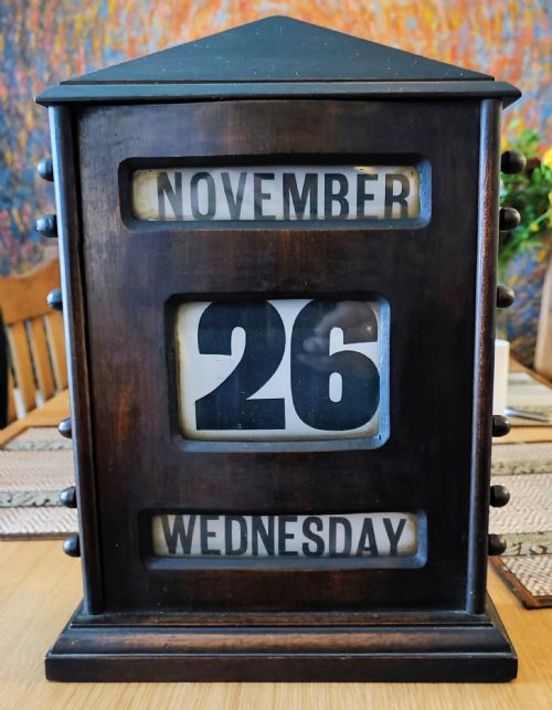 ANTIQUE MAHOGANY DESK CALENDAR OF LARGE SIZE - ADDITIONAL PHOTO 3