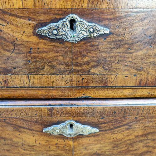 FINE ANTIQUE WALNUT CHEST OF DRAWERS - ADDITIONAL PHOTO 6