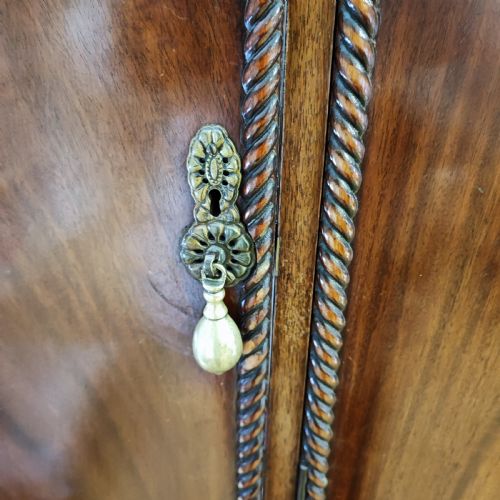 FINE EDWARDIAN MAHOGANY 3 DOOR WARDROBE - ADDITIONAL PHOTO 3