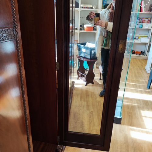 FINE EDWARDIAN MAHOGANY 3 DOOR WARDROBE - ADDITIONAL PHOTO 9