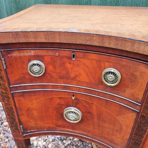 SUPERB SERPENTINE MAHOGANY SIDEBOARD IN GEORGE 111 STYLE - ADDITIONAL PHOTO 2