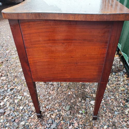 SUPERB SERPENTINE MAHOGANY SIDEBOARD IN GEORGE 111 STYLE - ADDITIONAL PHOTO 3